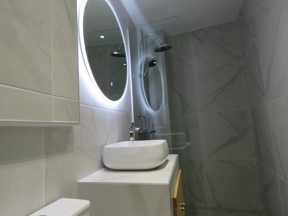 Eros Welcome Stay Downtown Studio - Explore Center By Foot - Close To Helexpo & University Salonic Exterior foto